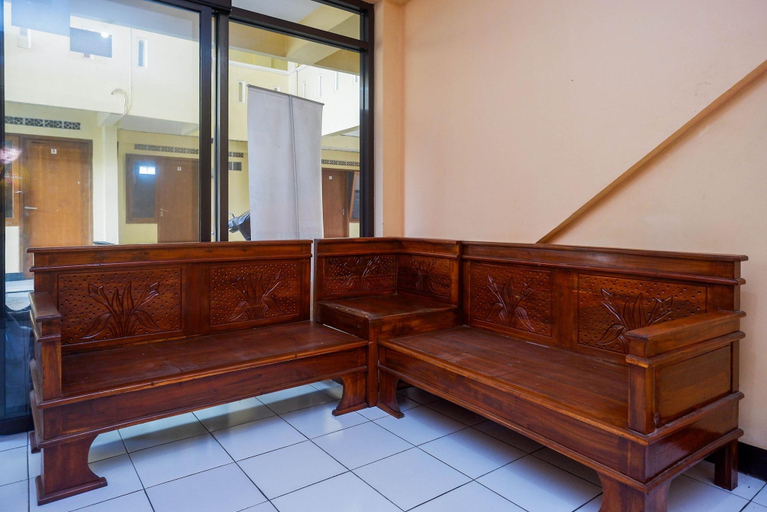 Lobby 5, Formerly RedDoorz Syariah near GOR Satria 4, Banyumas