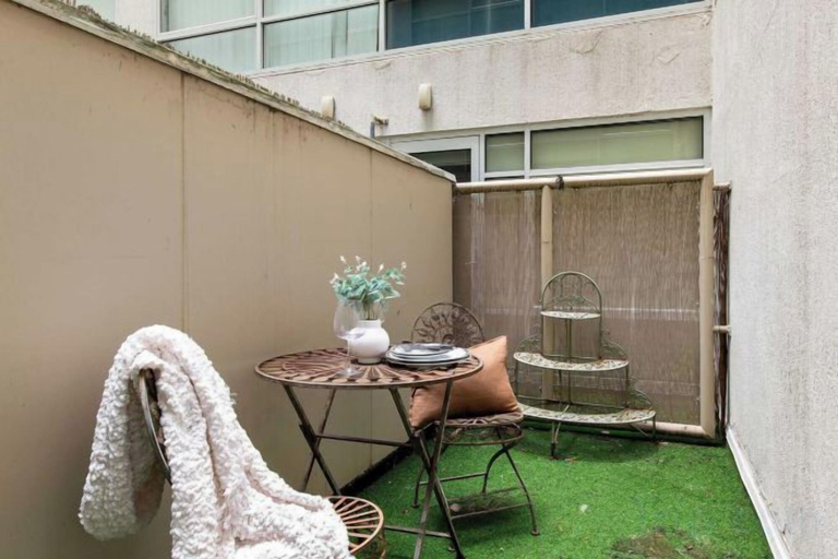 Outdoor dining, A Cozy CBD Studio Near Melbourne Central, Melbourne