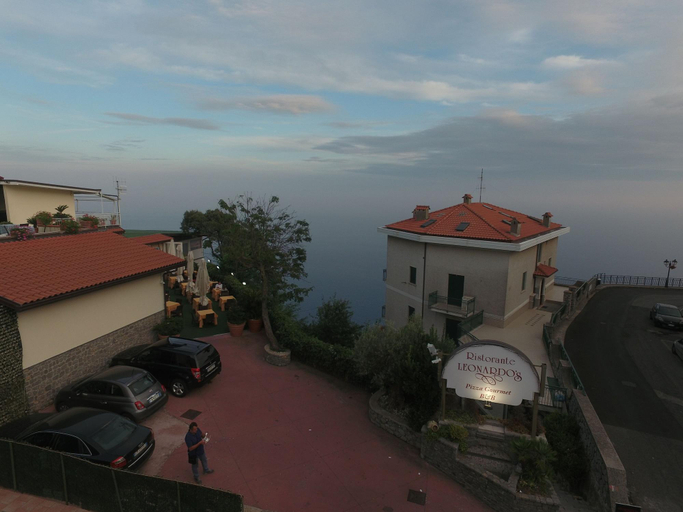 Terrace 3, Leonardo's B&B, Salerno