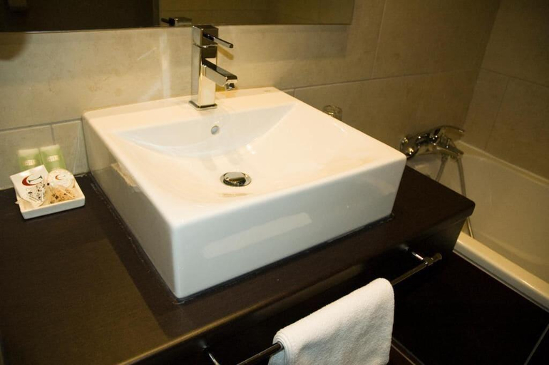 Bathroom 4, Mokca Hôtel, Isère