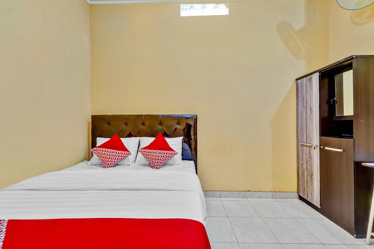 Room 2, Flagship 90768 Endrayanti Inn Syariah, Yogyakarta