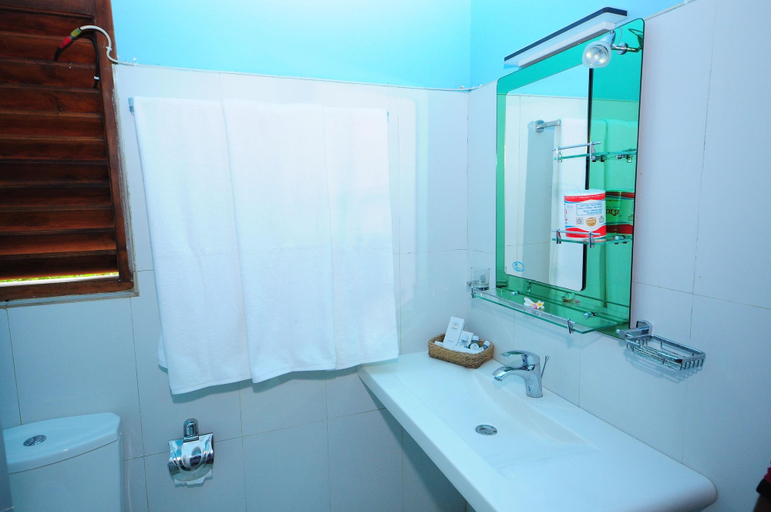 Bathroom 4, Udawalawe Ayurvedic Resort, Sevanagala