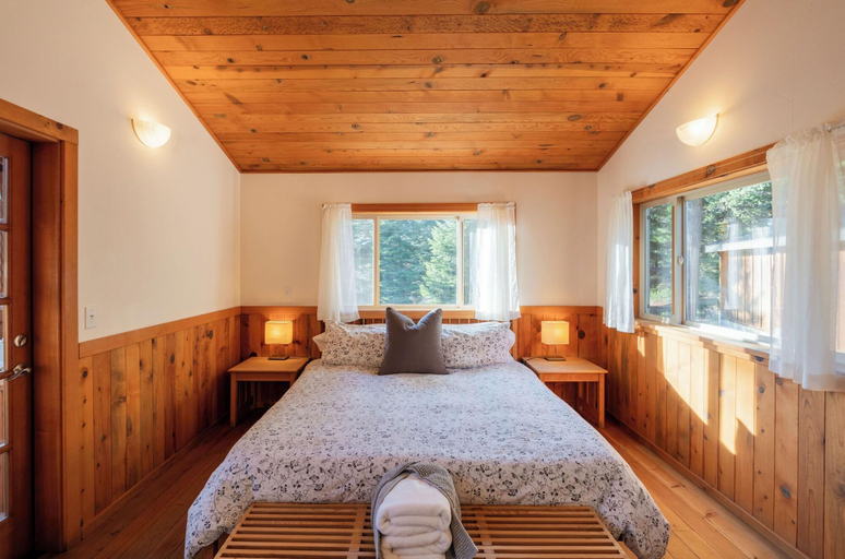 Room 3, Green Springs Inn & Cabins, Jackson