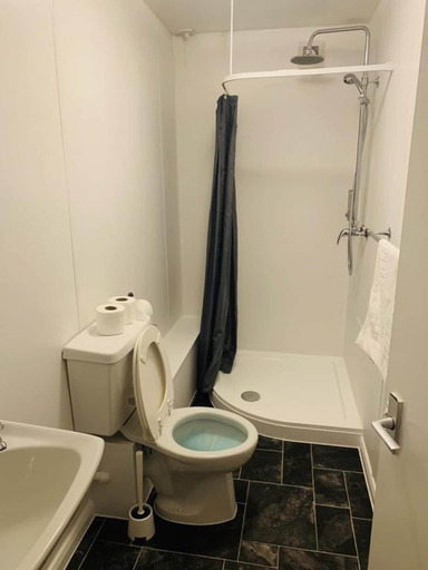 Bathroom 4, Four Oaks Hotel, Conwy