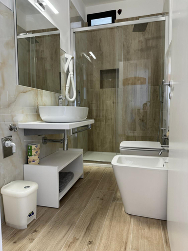 Bathroom 4, Villa Altomare, Lecce