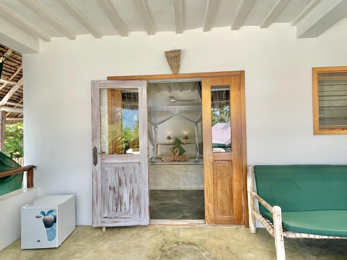 Terrace 2, Villa Huruma, Kusini