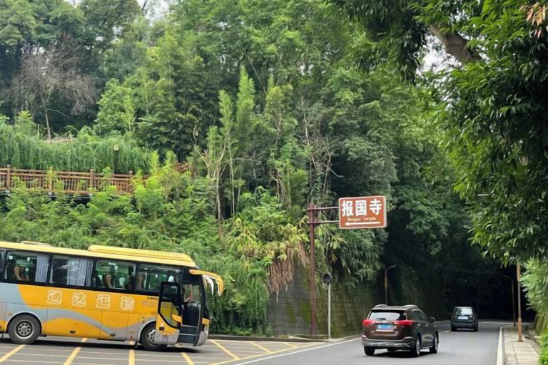 Property grounds 1, Mount Emei Baiyuting Yunjian Tangquan B&B, Leshan