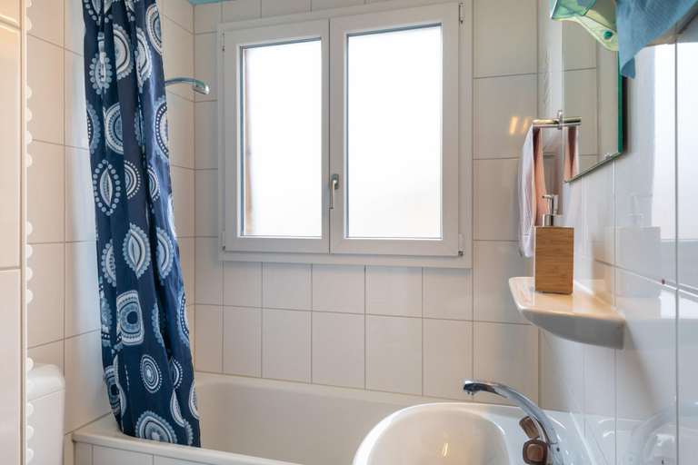 Bathroom 4, Lake Lodge Hostel, Interlaken
