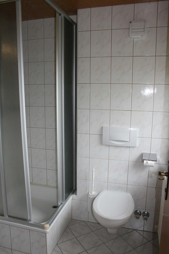Bathroom 5, Rosenhof, Schwaz
