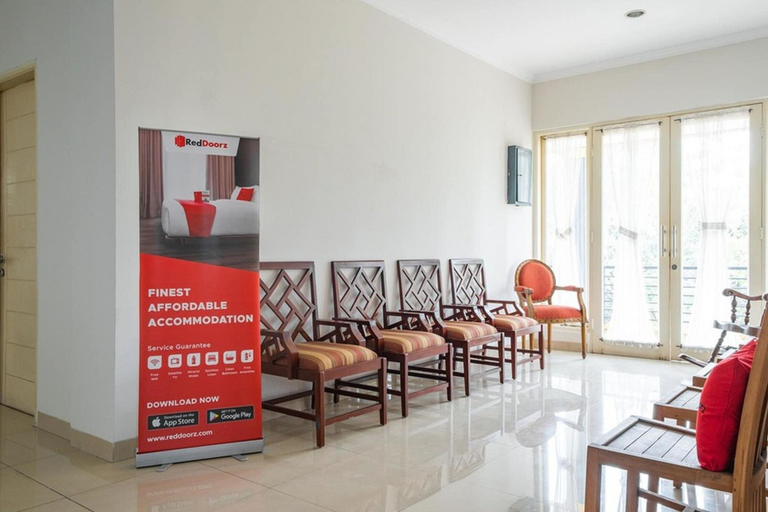 Lobby 4, Formerly RedDoorz near Siloam Karawaci 3, Tangerang