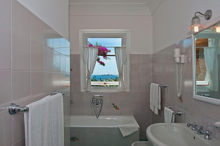 Bathroom 4, Villa Rosa, Salerno
