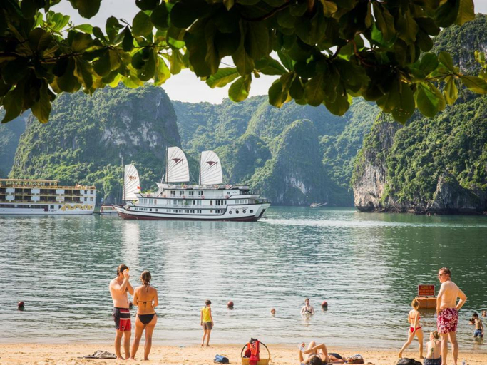Sports and Entertainment 3, Signature Royal Halong Cruise, Hạ Long