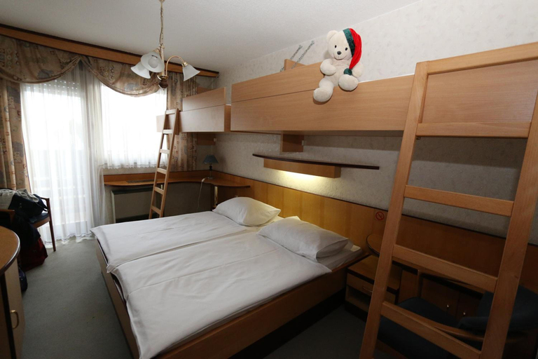 Bedroom 3, Hotel Krona Domzale, Domžale