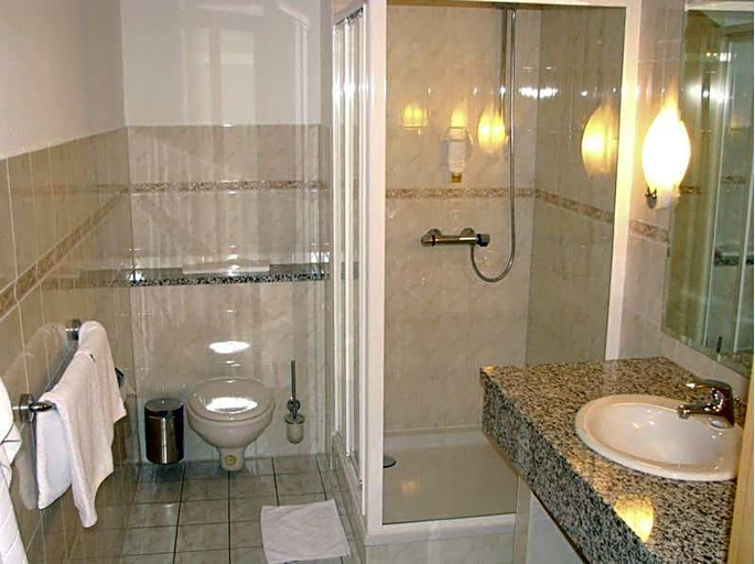 Bathroom, Hotel am Platz, Burgenlandkreis