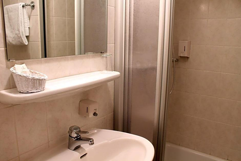Bathroom 4, City Hotel Neuwied, Neuwied