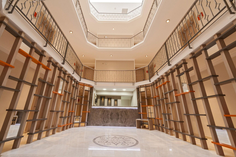 Public Area 2, Atrium, Çeşme