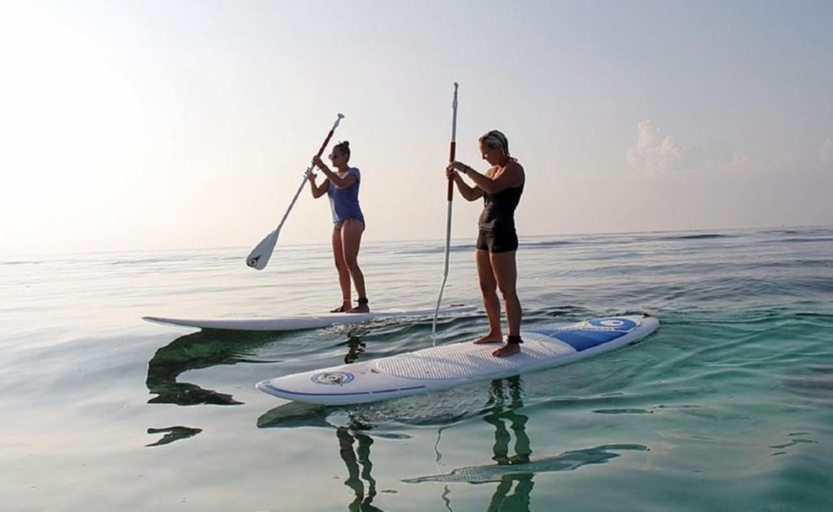 Sports and Entertainment 2, Batuta Maldives Fourson, Kaafu Atoll