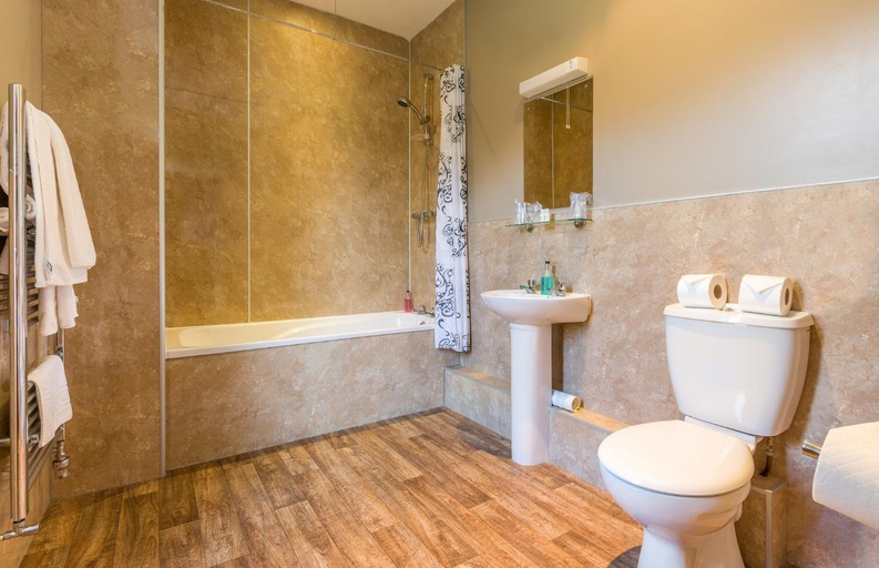 Bathroom, The Lounge Hotel and Bar, Cumbria