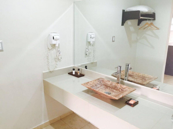 Bathroom, Hotel 5inn, Silao