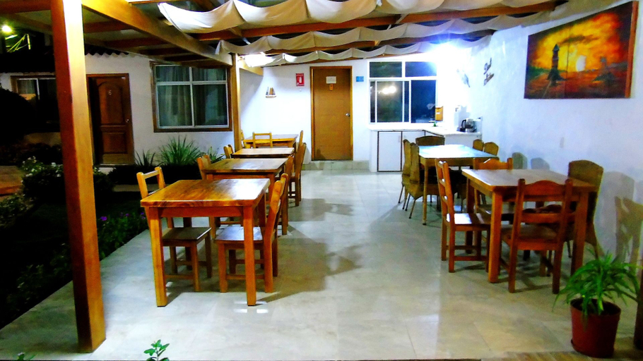 Food & Drinks 5, Coral Blanco, Isabela