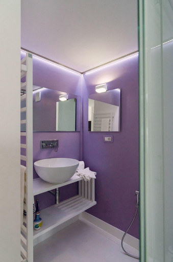 Bathroom 5, Ravello In, Salerno