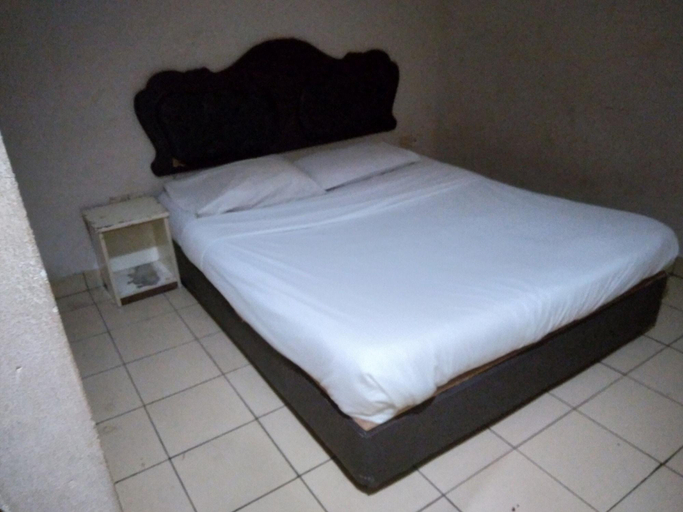 Room 3, OYO 90376 Centre Point Hotel, Limbang