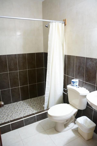 Bathroom 3, Hotel Sherwood, Tela
