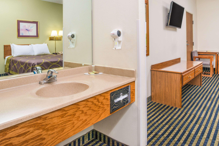 Bathroom 4, Super 8 by Wyndham Gretna, Sarpy