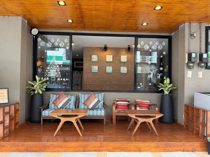Terrace 3, Dfeel Hostel, Phuket Island