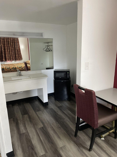 Bedroom 5, Budget Inn Elizabeth Nj, Union