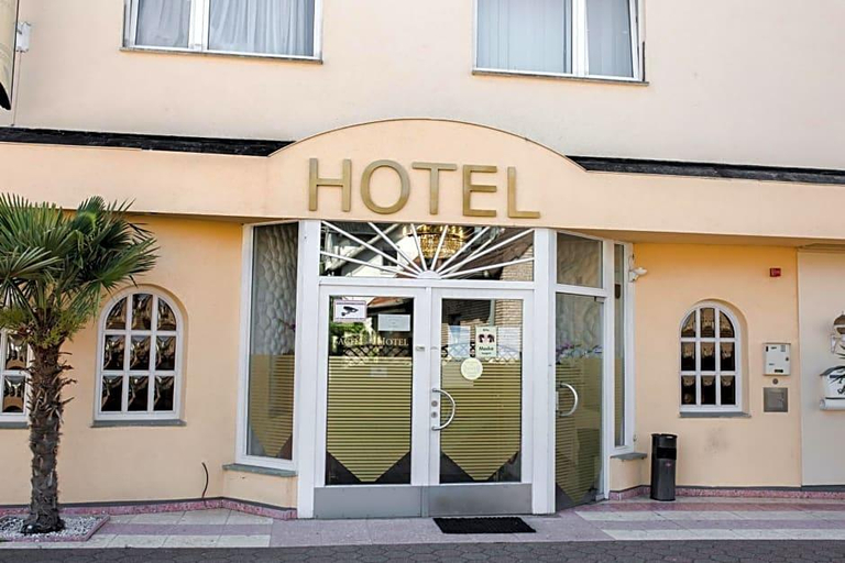 Exterior & Views 2, Bach Hotel Zur Porta, Minden-Lübbecke