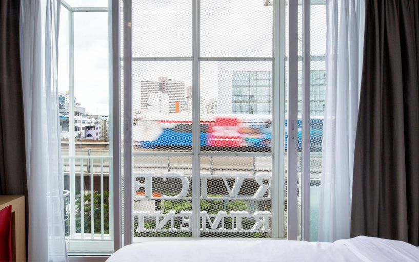 Room 4, 128 Bangkok, Khlong Toey
