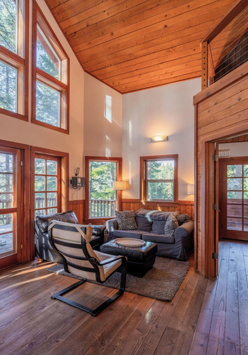 Room 4, Green Springs Inn & Cabins, Jackson