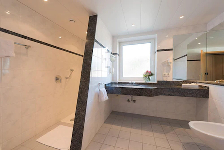 Bathroom 4, Röhrs, Rotenburg (Wümme)