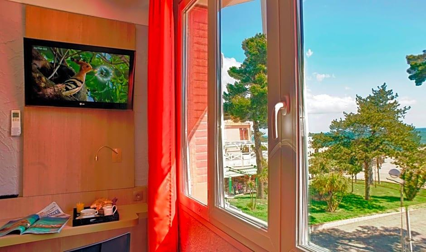 Public Area 3, Beau Rivage, Pyrénées-Orientales