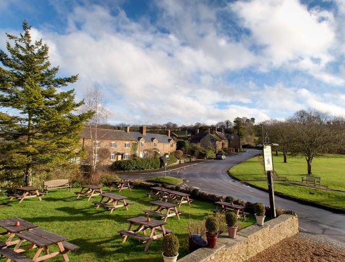 Exterior & Views 2, The Norman Knight, Gloucestershire