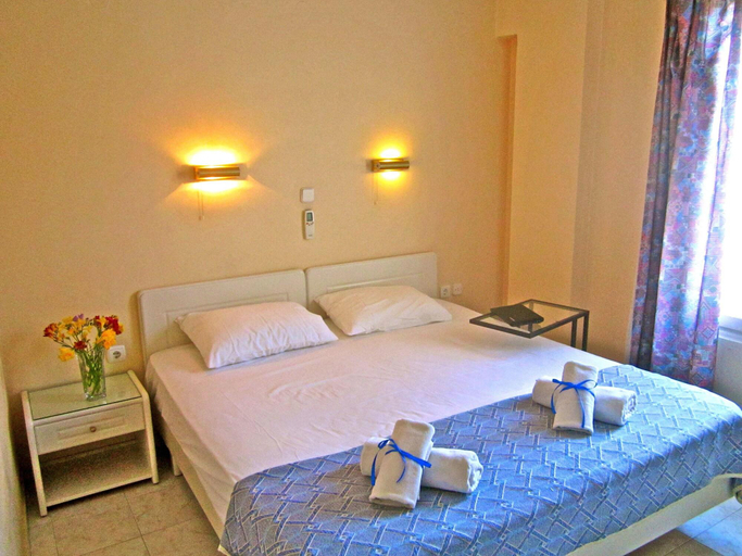 Bedroom 5, King A, Ionian Islands