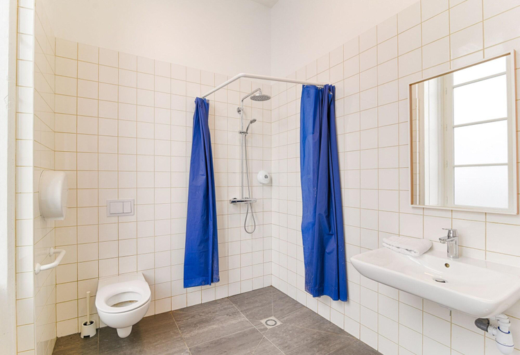 Bathroom 4, Away Hostel & Coffee Shop, Rhône