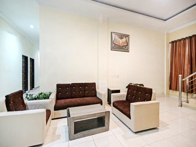 Lobby 2, 90381 Belva Guest House, Medan