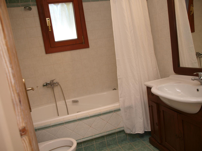 Bathroom 5, Mylos Hotel Apartments, Crete