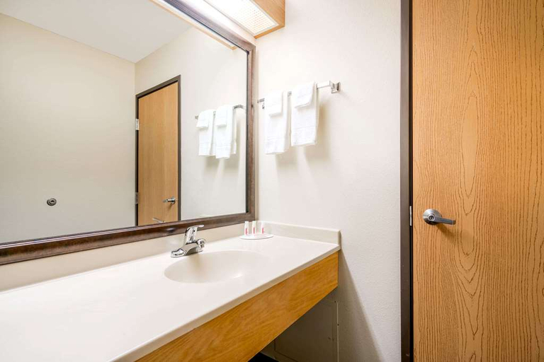 Bathroom 4, Days Inn by Wyndham Moose Lake, Carlton