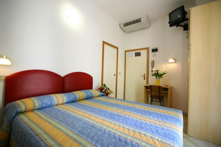 Bedroom 3, Hotel Villa Isola, Rimini