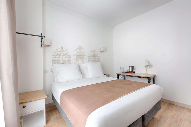 Room 4, Korner Etoile, Paris