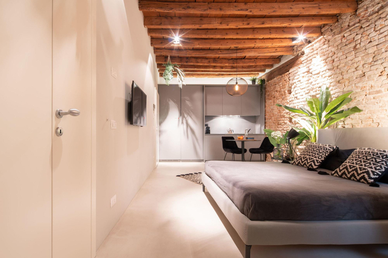 Bedroom 3, Officine Cavour Apartments, Padua