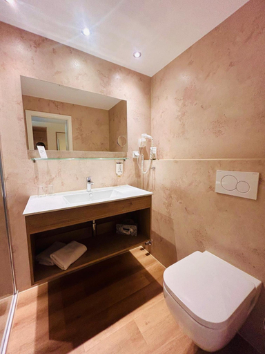 Bathroom 4, Niedersachsenhof, Verden