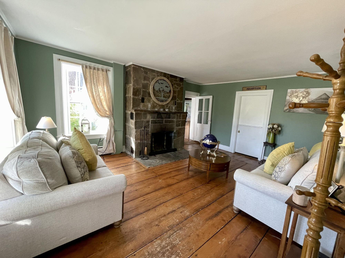 Public Area, Stone Hearth Inn and Eatery, Windsor