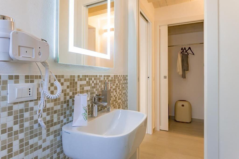Room 5, Le Maestranze Deluxe Rooms, Agrigento