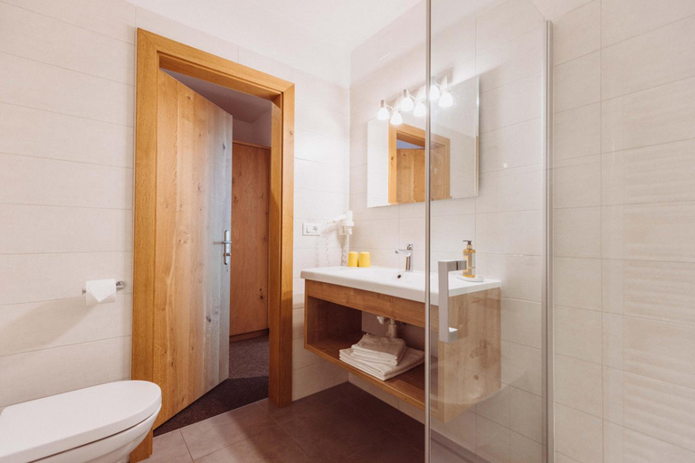 Bathroom 5, Martinerhof, Bolzano