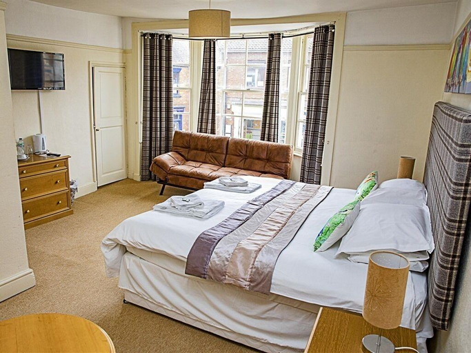 Bedroom 1, The White Bear, Warwickshire