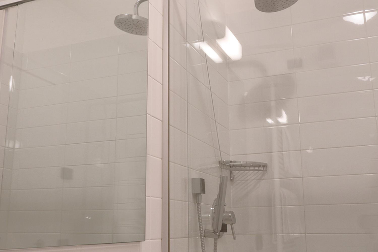 Bathroom 4, Lido, Verona